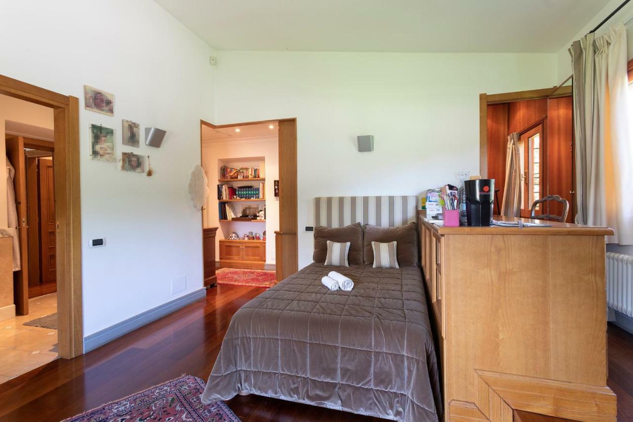 Villa In Via Della Marcigliana Casale Torre San Giovanni Luaran gambar