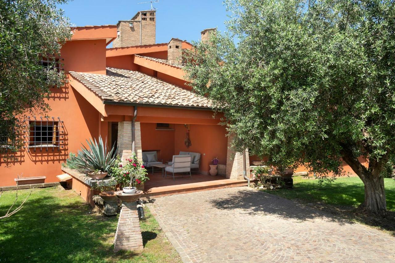 Villa In Via Della Marcigliana Casale Torre San Giovanni Luaran gambar