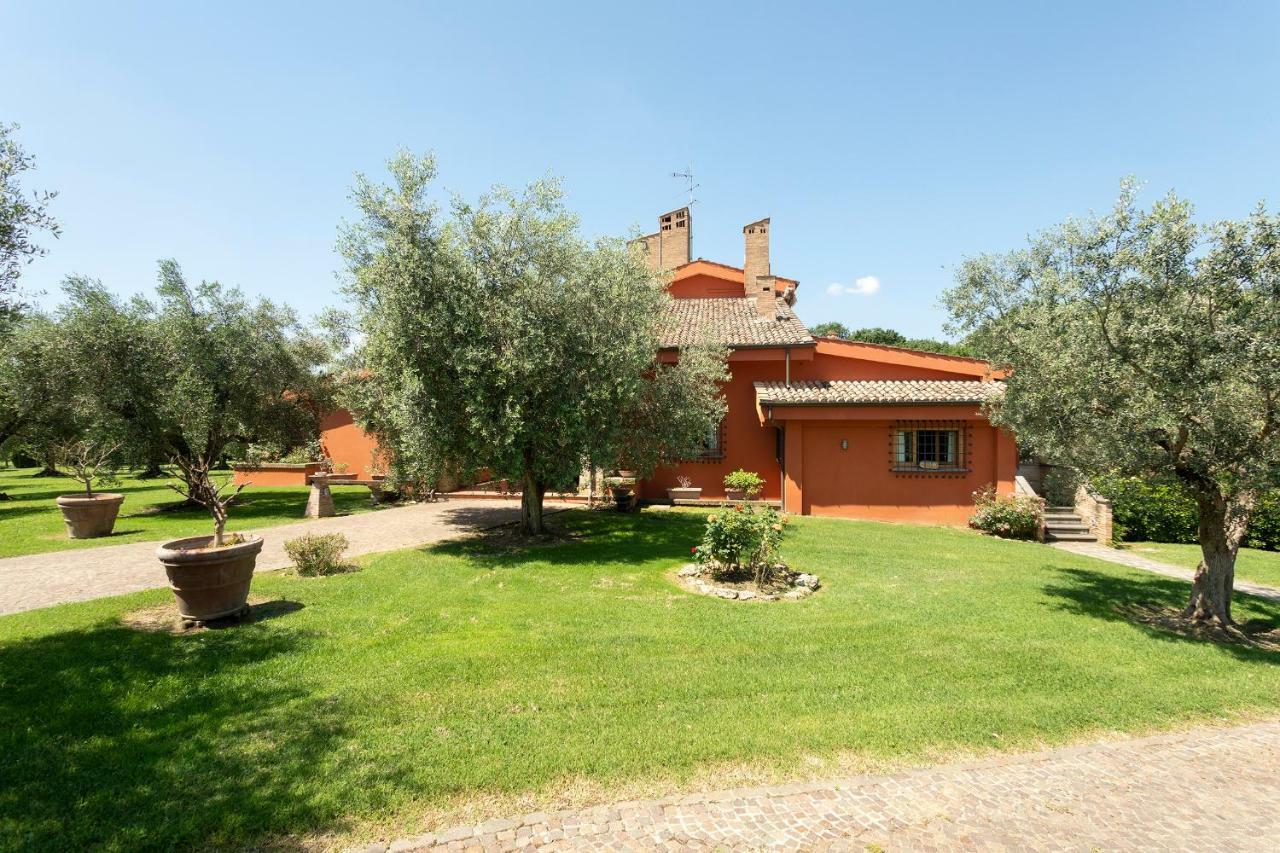 Villa In Via Della Marcigliana Casale Torre San Giovanni Luaran gambar