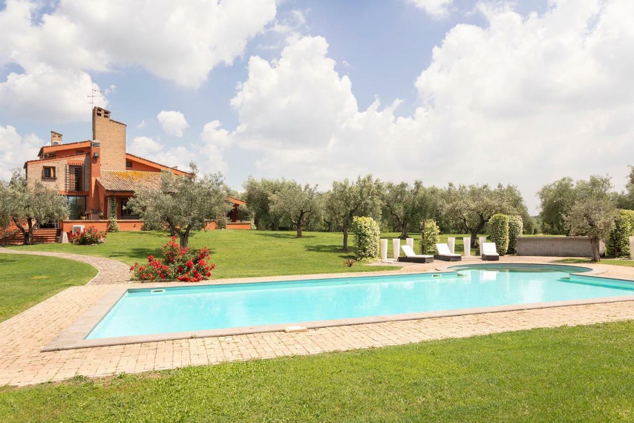 Villa In Via Della Marcigliana Casale Torre San Giovanni Luaran gambar