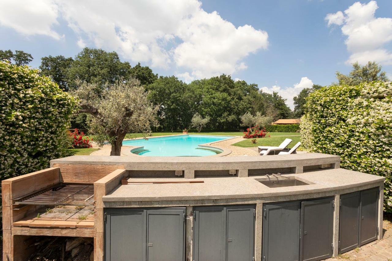 Villa In Via Della Marcigliana Casale Torre San Giovanni Luaran gambar