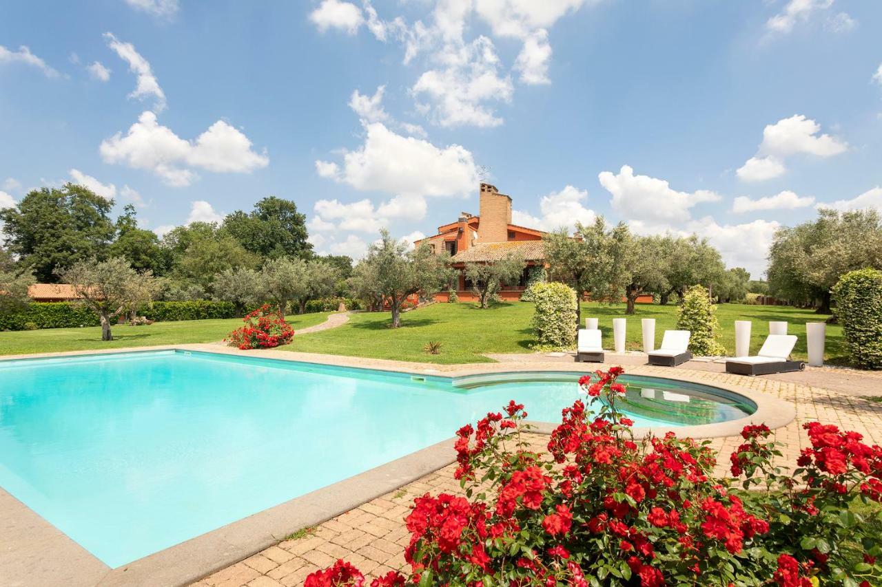 Villa In Via Della Marcigliana Casale Torre San Giovanni Luaran gambar
