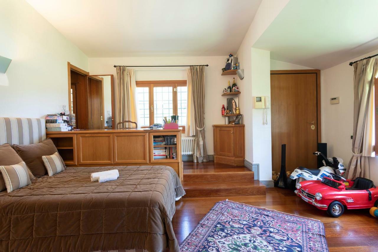 Villa In Via Della Marcigliana Casale Torre San Giovanni Luaran gambar