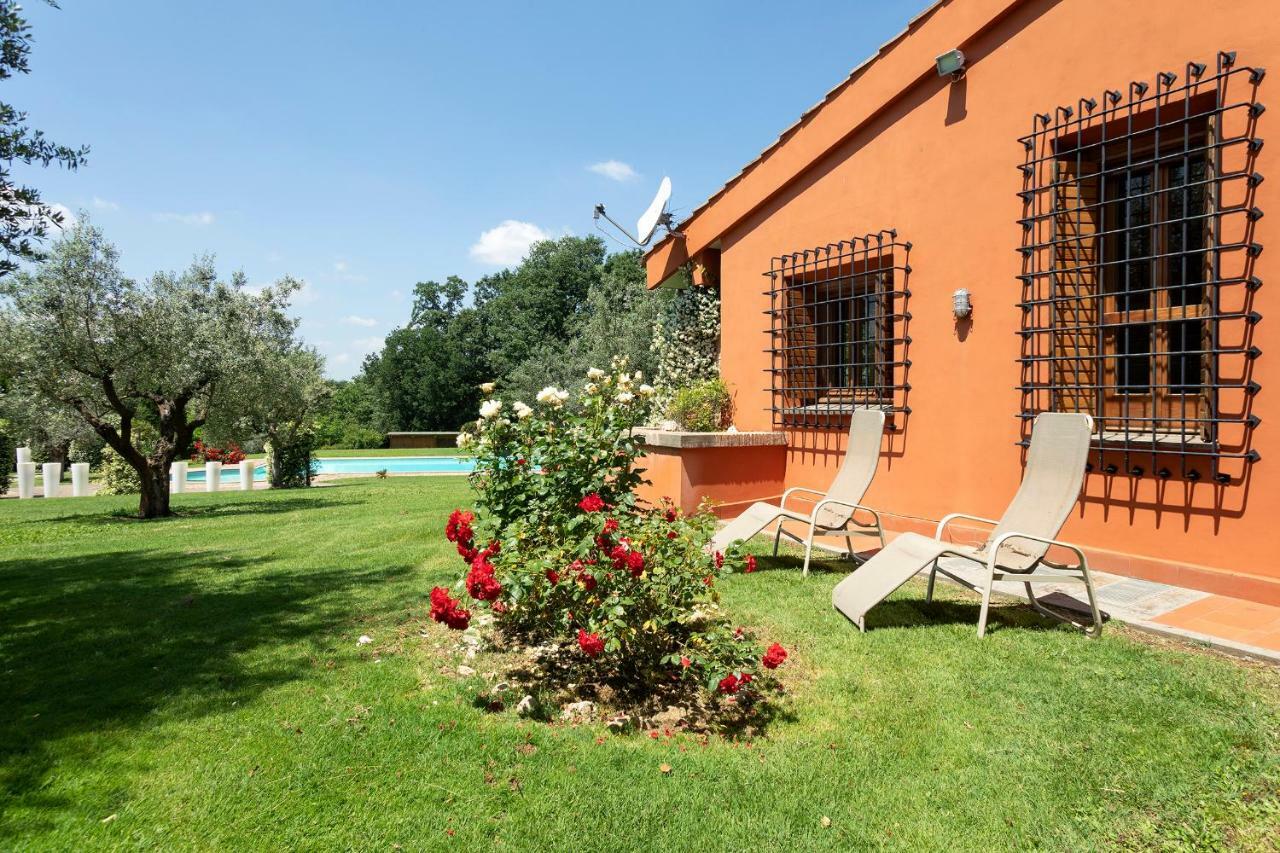 Villa In Via Della Marcigliana Casale Torre San Giovanni Luaran gambar