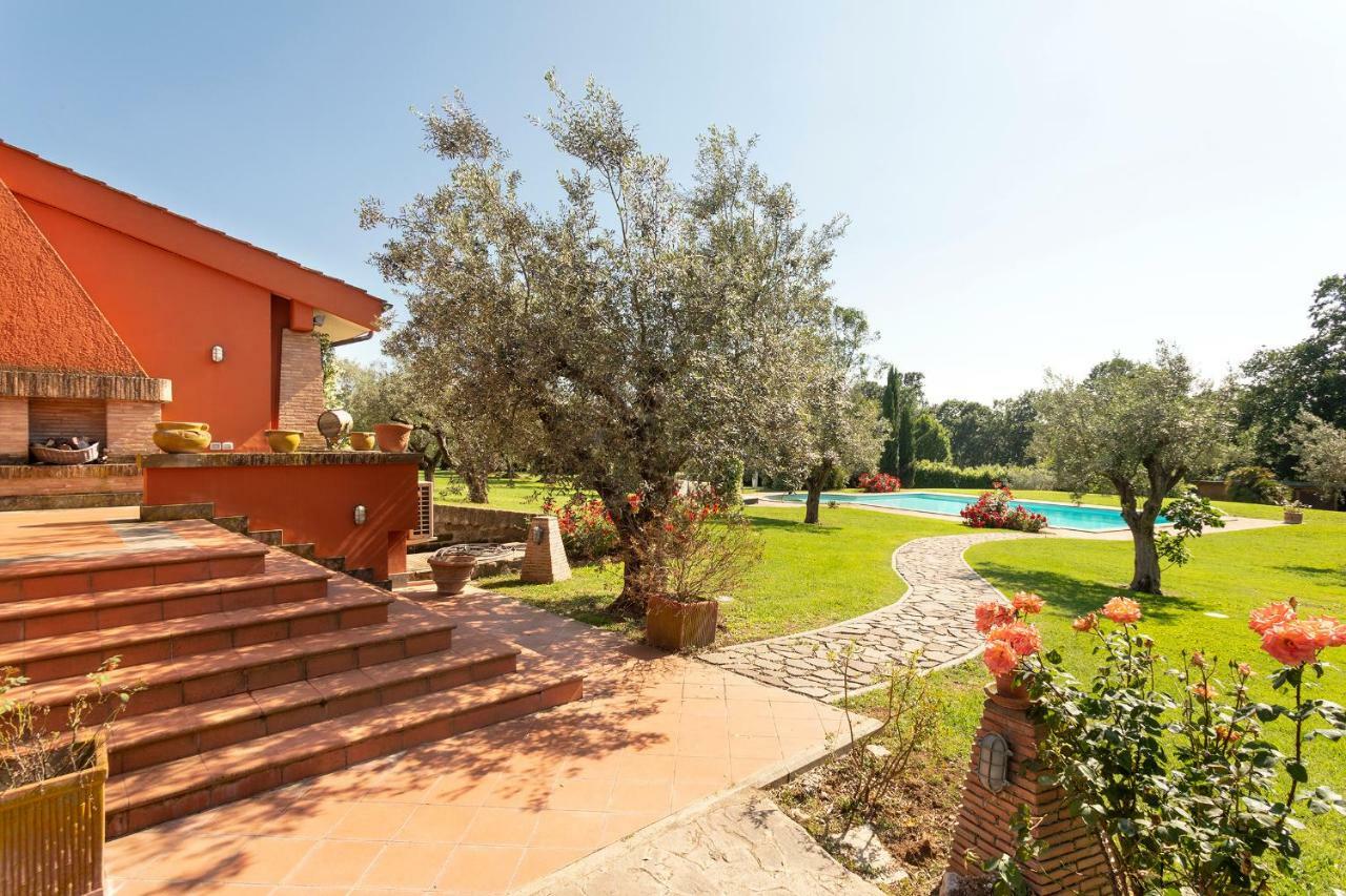 Villa In Via Della Marcigliana Casale Torre San Giovanni Luaran gambar