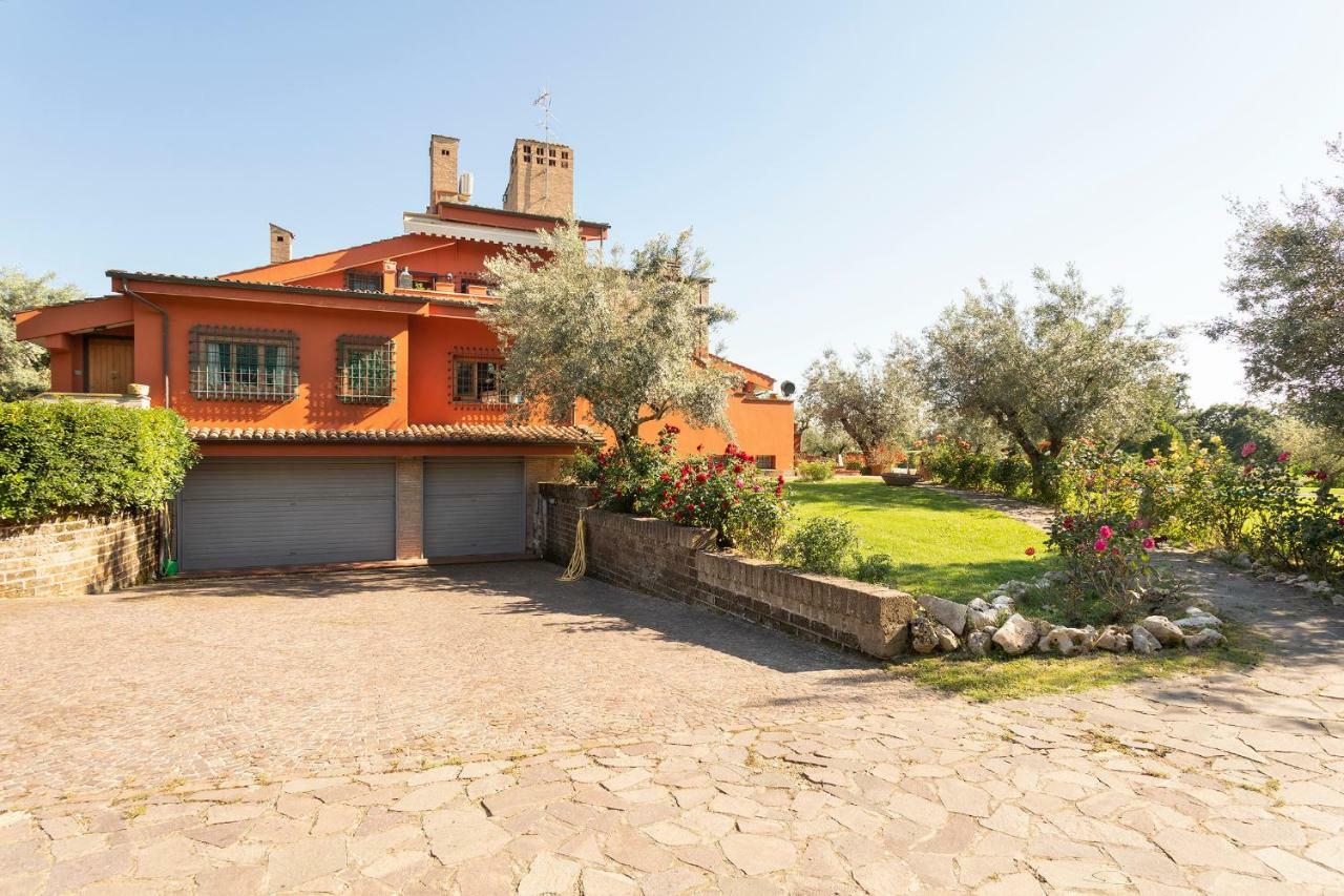 Villa In Via Della Marcigliana Casale Torre San Giovanni Luaran gambar