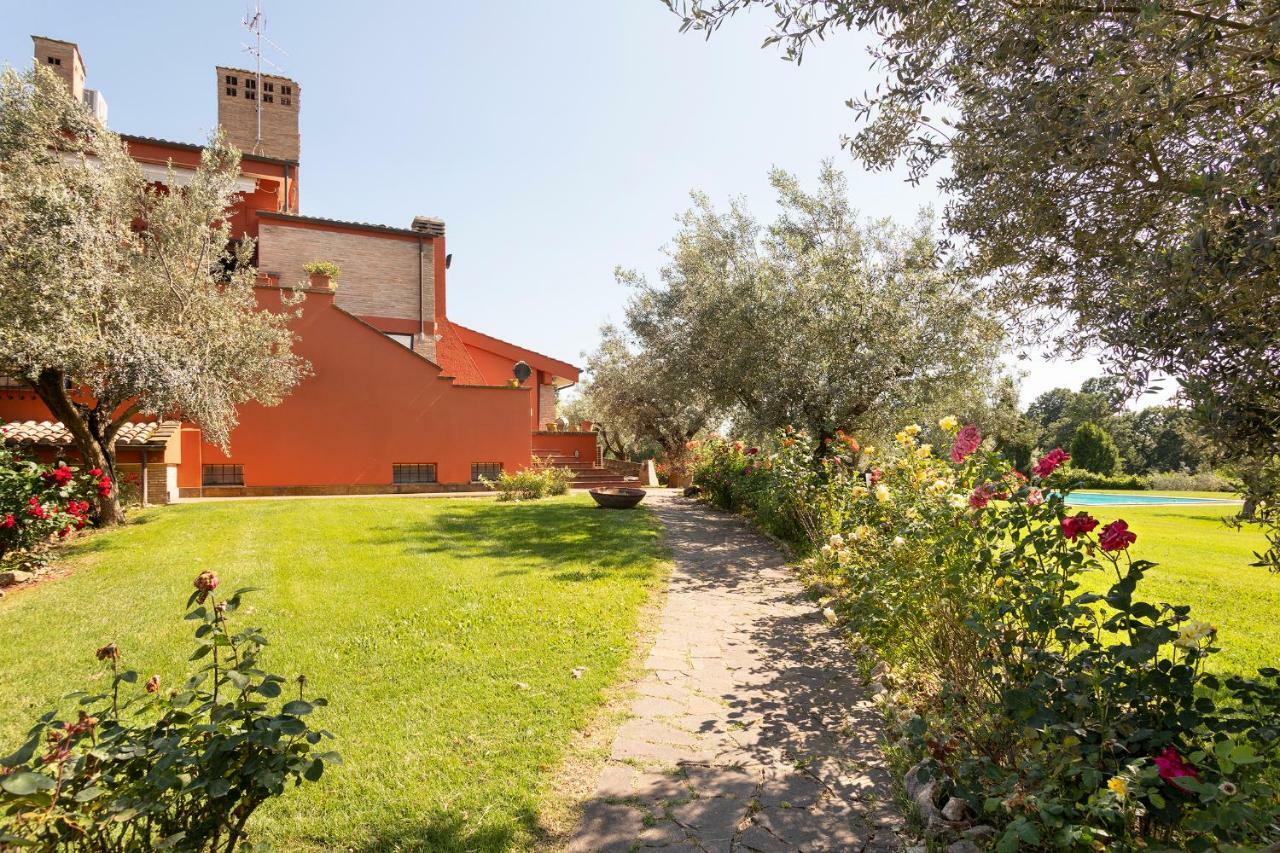 Villa In Via Della Marcigliana Casale Torre San Giovanni Luaran gambar