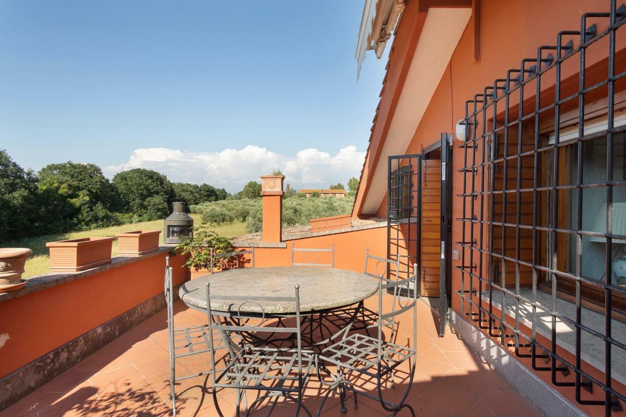 Villa In Via Della Marcigliana Casale Torre San Giovanni Luaran gambar