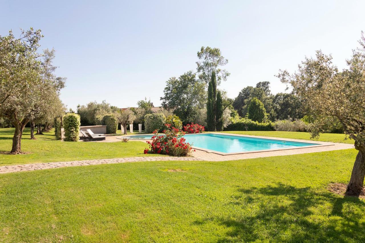 Villa In Via Della Marcigliana Casale Torre San Giovanni Luaran gambar